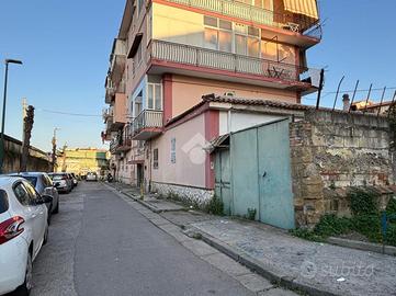 2 LOCALI A NAPOLI