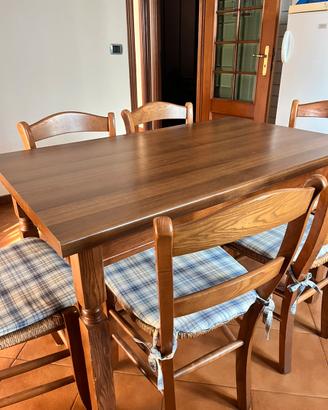 Tavolo e 6 sedie di legno