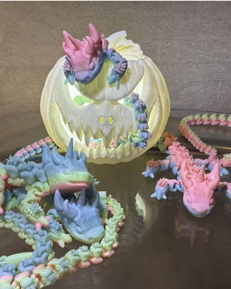 Un drago e una zucca giocattolo per bambini