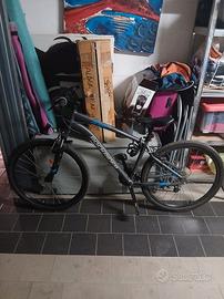 bicicletta Mountain bike rockrider