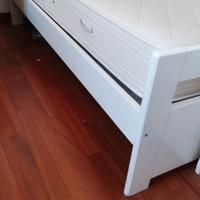 2 lettini singoli con materassi