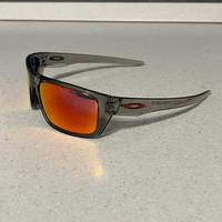 Occhiali Oakley Drop Point- Ruby Iridium/Grey Ink