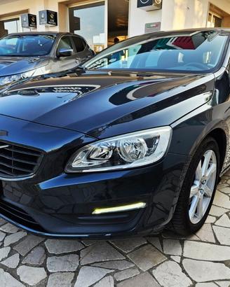 VOLVO V60 D3 Geartronic Summum