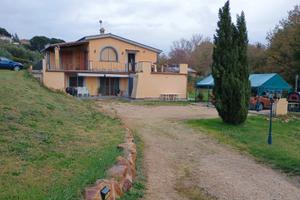 Villa con giardino e piscina