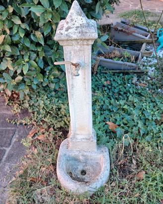 Titolo: Fontana da giardino a colonna in cemento