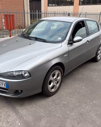 Alfa Romeo 147 1.6 16V TS (105) 5 porte Distinctiv