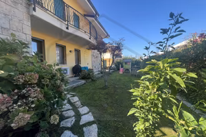 ELEGANTE APPARTAMENTO CON GIARDINO