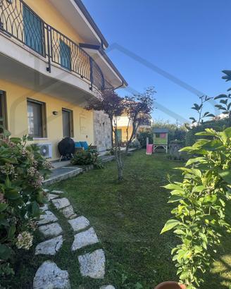 ELEGANTE APPARTAMENTO CON GIARDINO