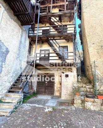 Casa indipendente di 143 m² con 5 locali e box aut