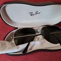 occhiali da sole Ray Ban aviator

