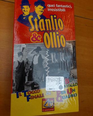 38 videocassette Stanlio & Ollio