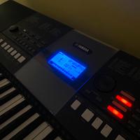 Pianola Yamaha - PSR E423