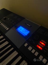 Pianola Yamaha - PSR E423