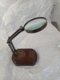 Vecchia lente ingrandimento da tavolo British.