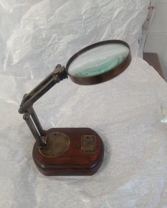 Vecchia lente ingrandimento da tavolo British.