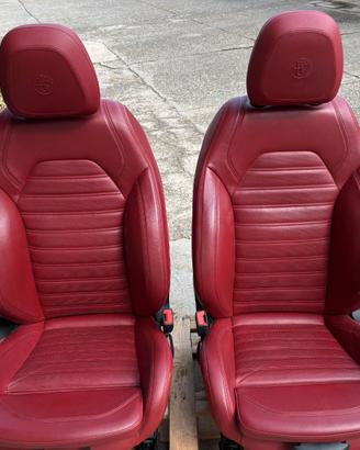 TAPPEZZERIA E SEDILI PELLE ROSSA ALFAROMEO STELVIO