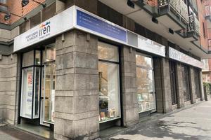 Corso Traiano Negozio con tre vetrine angolare