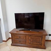 Mobile in legno con cassetti. Utile porta TV