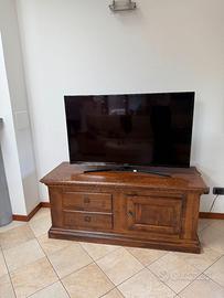 Mobile in legno con cassetti. Utile porta TV