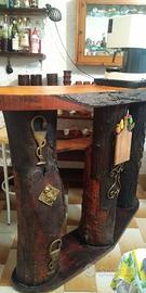 Bar completo di ripiani e mensole