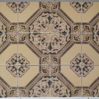 mattonella decoro floreale maiolica artistica 