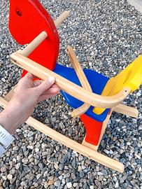 Cavallo a dondolo in legno