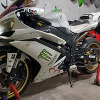 Yamaha R1