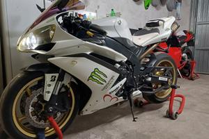 Yamaha R1