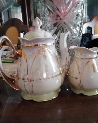 Teiera e lattiera in madreperla Vintage.