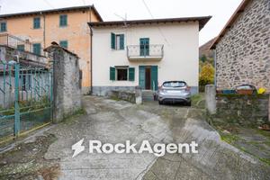 Rustico / Casale di 252 m² con più di 5 locali a C