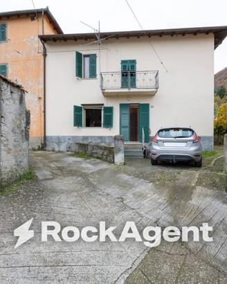 Rustico / Casale di 252 m² con più di 5 locali a C