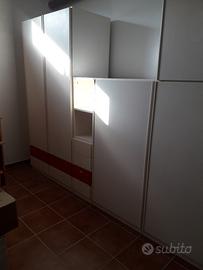 armadio componibile bianco e rosso 