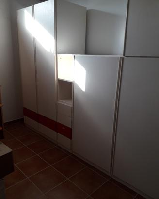 armadio componibile bianco e rosso 