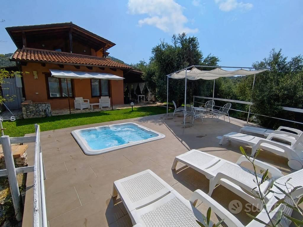 Rustico / Casale di 545 m² con più di 5 locali e b - Vista 3
