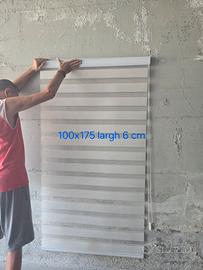 Tenda a rullo oscurante da finestra