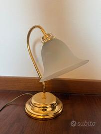 Lampada da tavolo abat-jour in ottone e vetro