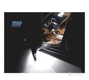 PLAFONI LED LUCE PER PIEDI E PORTE BMW