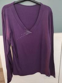 Maglia viola con scollo a V