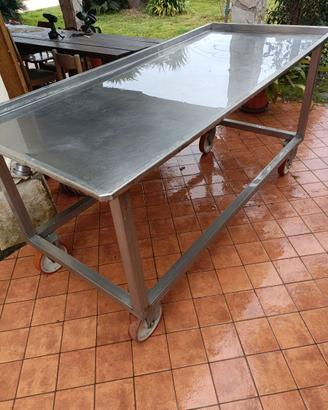 Tavolo acciaio con rotelle