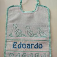 Bavaglino ricamato a punto croce