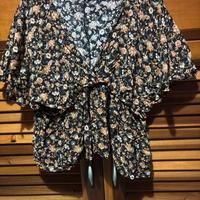 Top Zara con peplo floreale