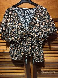 Top Zara con peplo floreale