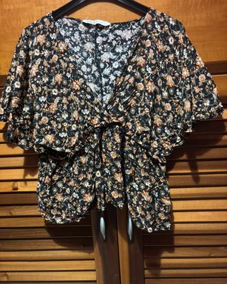 Top Zara con peplo floreale