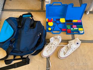 Scarpe, giochi, borsone