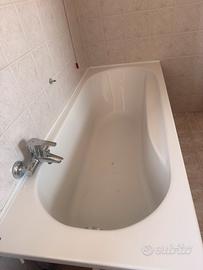 Vasca in metacrilato  pannellata