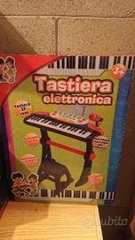 Tastiera elettronica e chitarra chicco