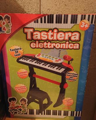 Tastiera elettronica e chitarra chicco