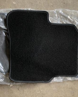 Set tappetini Volkswagen Passat 2008-2015 (NUOVI)