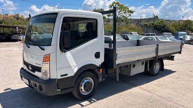 Nissan cabstar 35-14 cassone fisso "patente b"