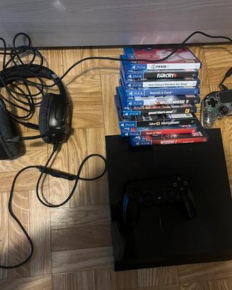 PS4+2 controller(1 nacon led)+9 giochi+cuffie ps4